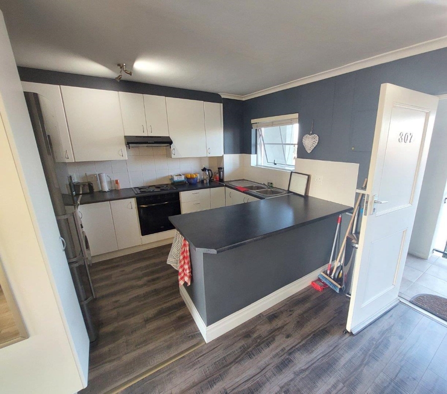 To Let 1 Bedroom Property for Rent in Royal Ascot Western Cape